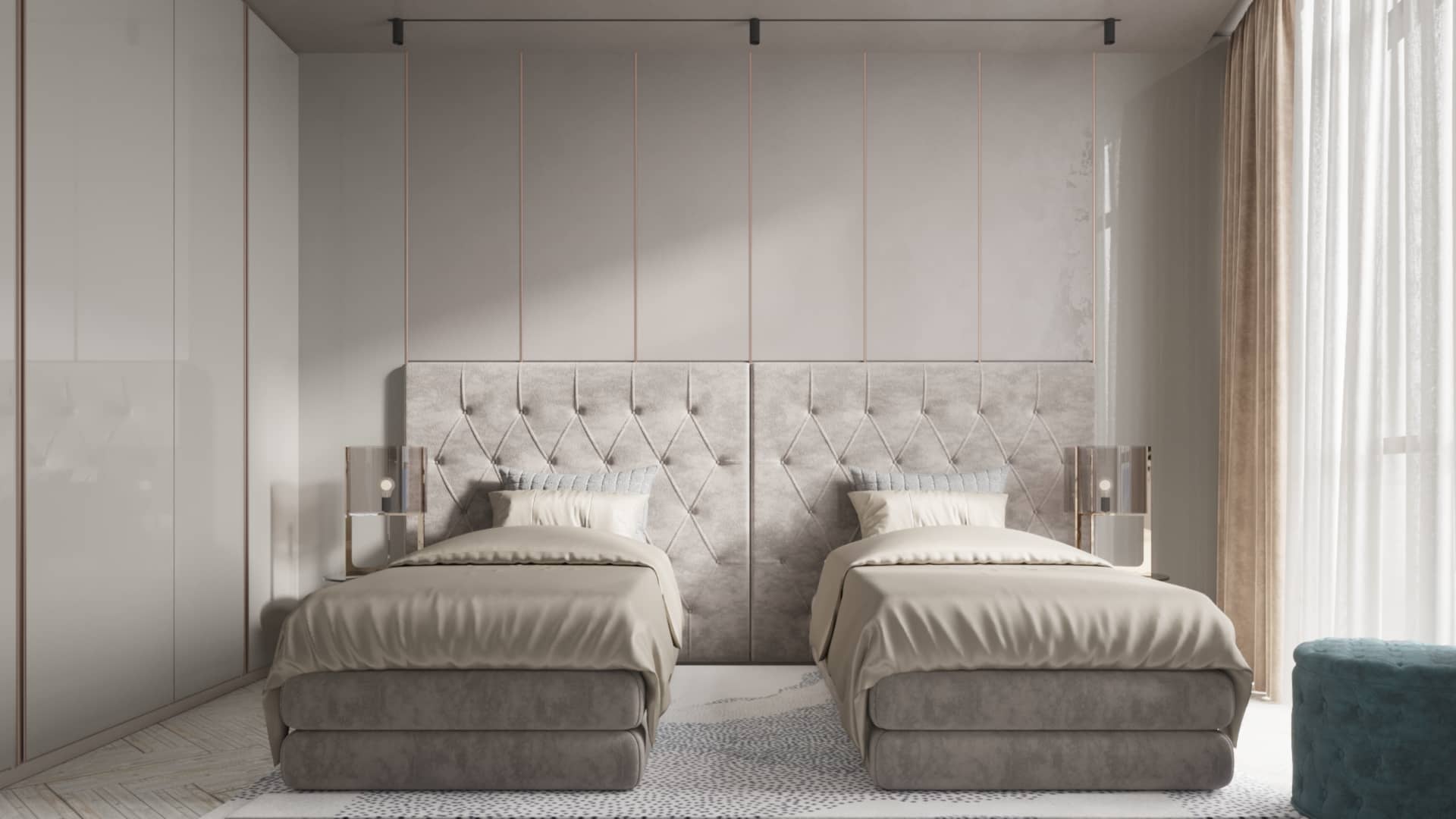 Планировка спальни выполнена, как отельный номер “твин” - 2 односпальные кровати могут сдвигаться.